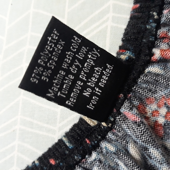 Win Win Tunic - Picture 5 of 10